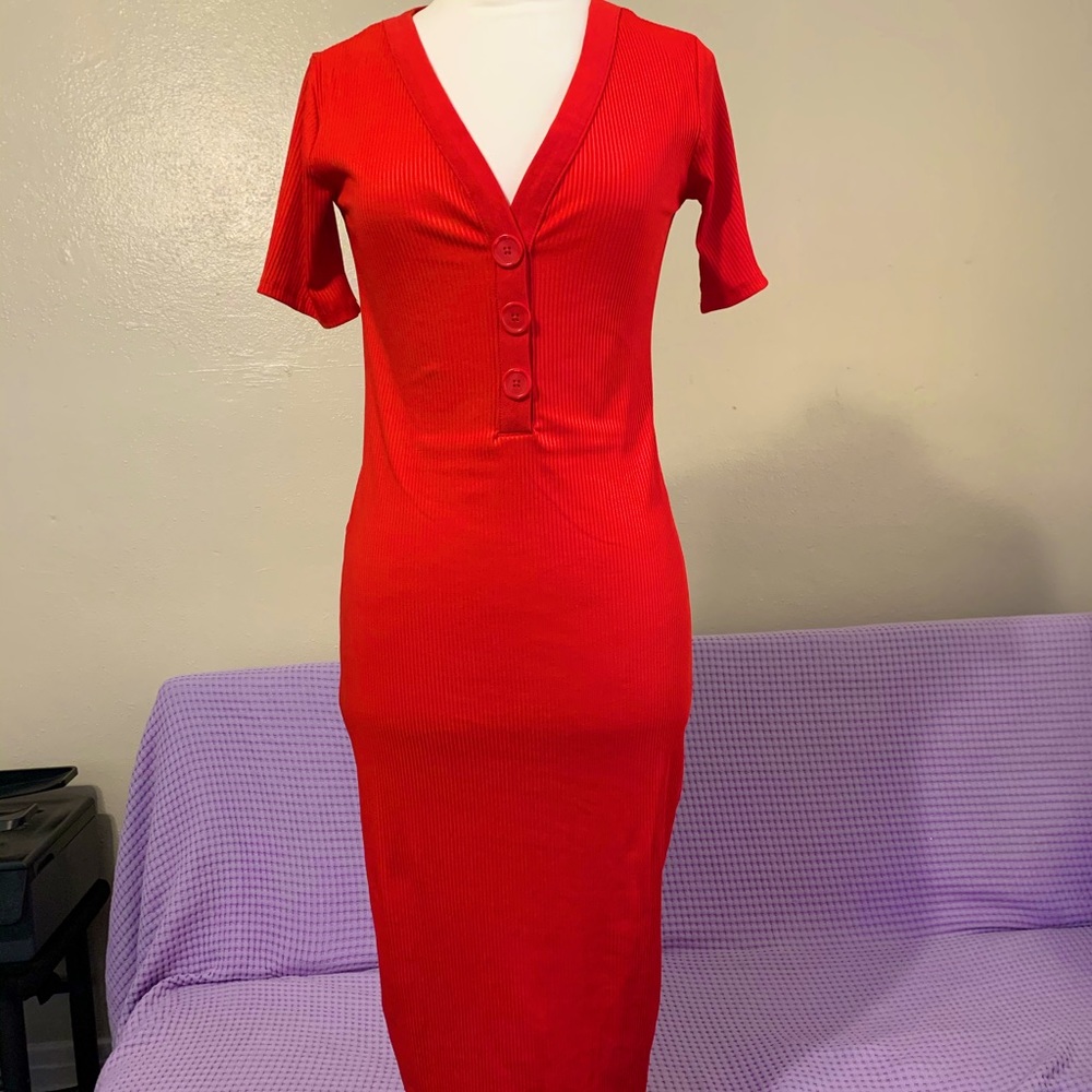 Red fitted short sleeved dress